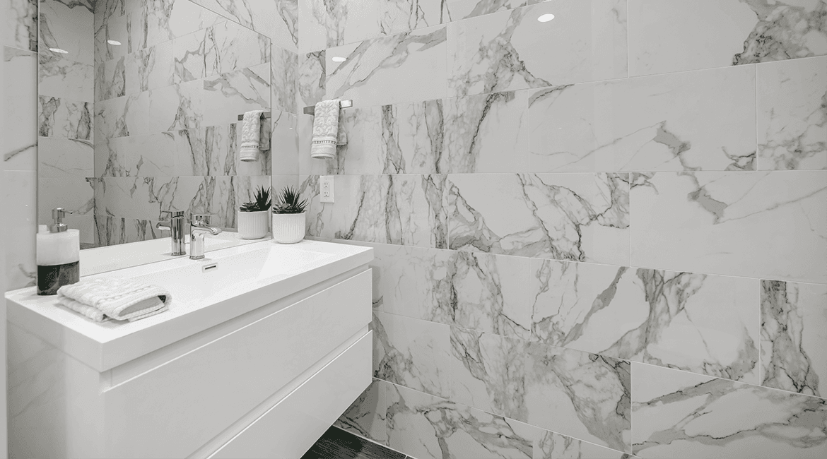 Hudson Heights - Full Bathroom